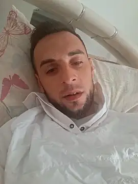 Necunoscutul001 online show from September 28, 9:51 am