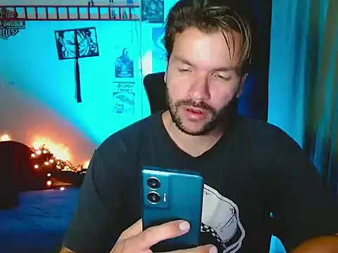 Snapshot of cortelioni_massimo_ chatting on October 7, 12:59 am cortelioni massimo  online show from October 7, 12:59 am