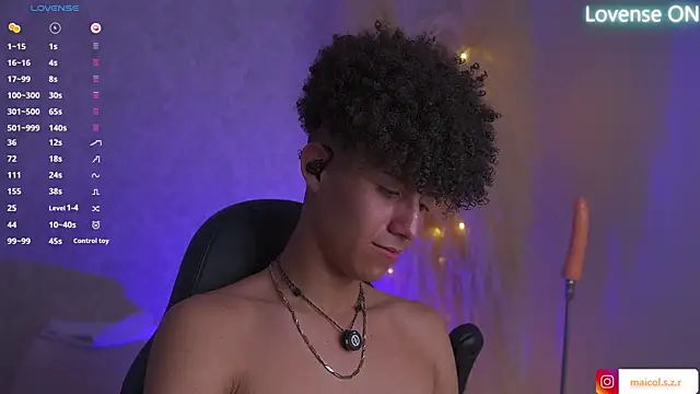 Afro god  online show from November 16, 4:47 am