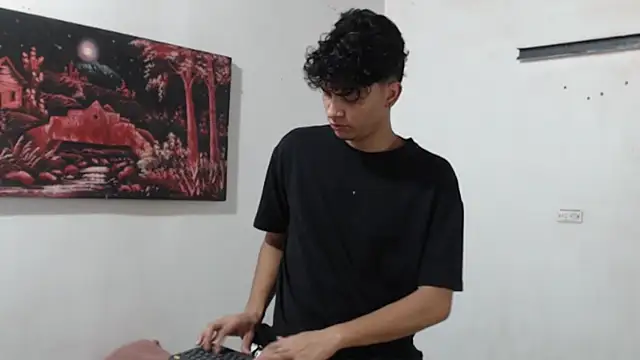 alice julls online show from September 18, 8:22 pm