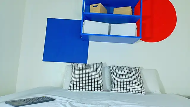 Nickifox   online show from October 3, 7:30 pm