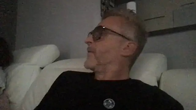 Axl hot online show from May 28, 6:28 pm