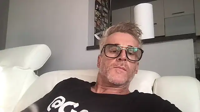 Axl hot online show from July 14, 5:08 pm