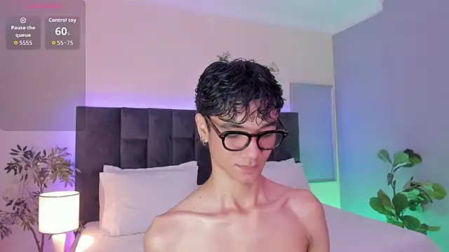 Phillicious   online show from December 6, 12:29 am