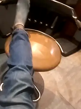 vergonvenco online show from November 9, 8:40 am