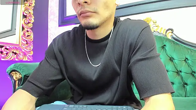 AlessandroKiing online show from September 25, 2:27 pm