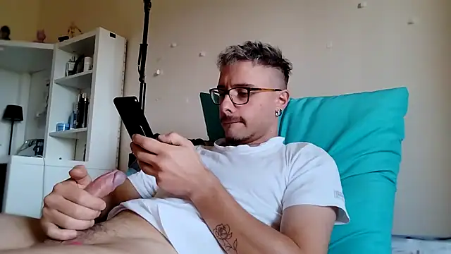 Snapshot of ilovechub112 chatting on September 30, 12:42 pm ilovechub112 online show from September 30, 12:42 pm