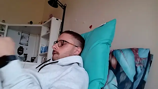 Snapshot of ilovechub112 chatting on October 17, 2:32 pm ilovechub112 online show from October 17, 2:32 pm