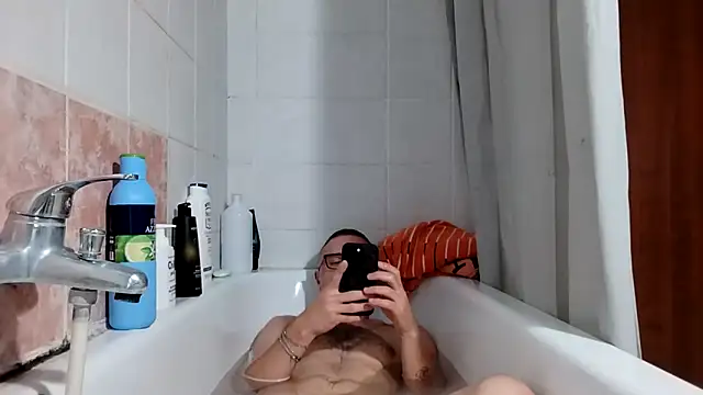 Snapshot of ilovechub112 chatting on October 5, 11:03 am ilovechub112 online show from October 5, 11:03 am