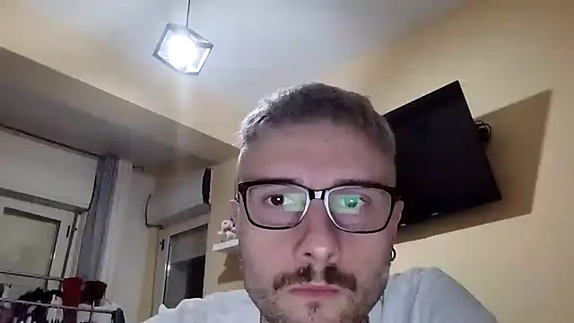 Snapshot of ilovechub112 chatting on September 10, 7:23 pm ilovechub112 online show from September 10, 7:23 pm