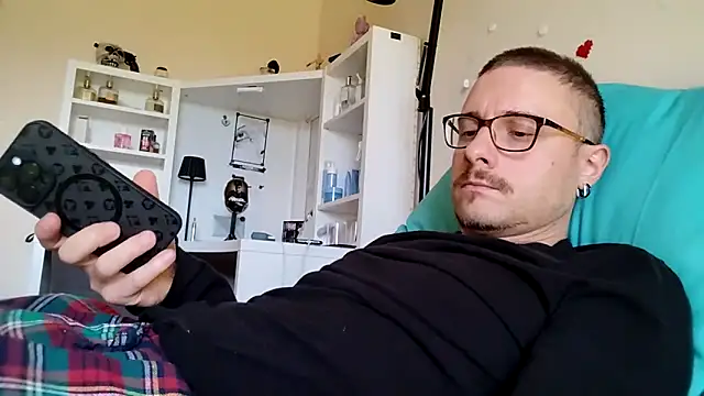 Snapshot of ilovechub112 chatting on October 20, 10:08 am ilovechub112 online show from October 20, 10:08 am