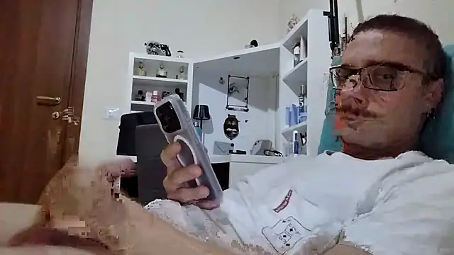 Snapshot of ilovechub112 chatting on November 1, 9:19 pm ilovechub112 online show from November 1, 9:19 pm