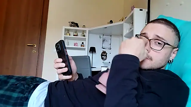 Snapshot of ilovechub112 chatting on October 14, 1:07 pm ilovechub112 online show from October 14, 1:07 pm