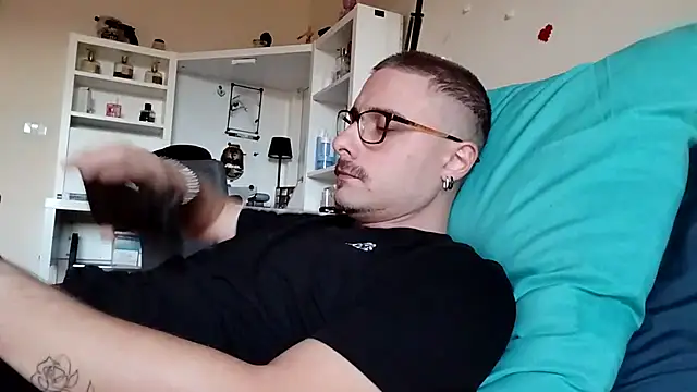 Snapshot of ilovechub112 chatting on October 10, 4:01 pm ilovechub112 online show from October 10, 4:01 pm