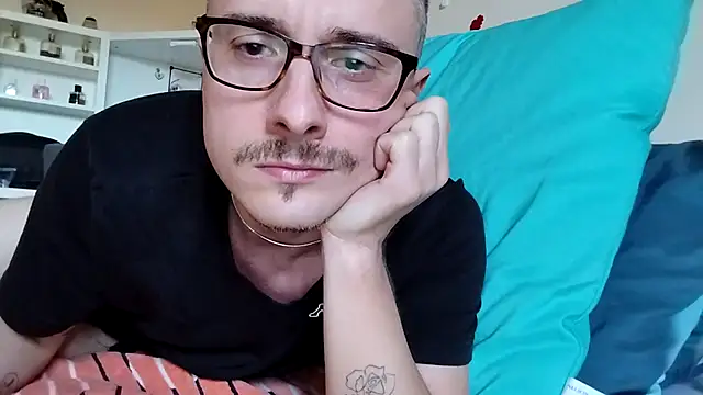 Snapshot of ilovechub112 chatting on October 9, 3:50 pm ilovechub112 online show from October 9, 3:50 pm