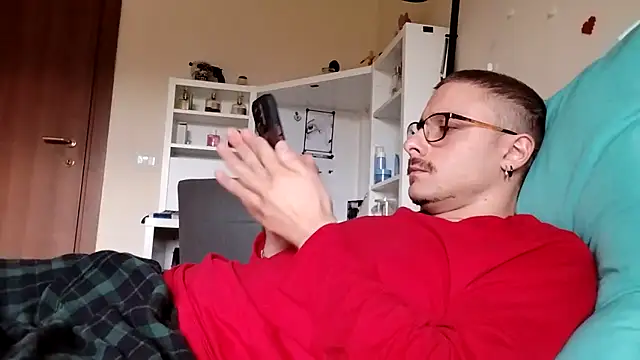 Snapshot of ilovechub112 chatting on October 18, 2:33 pm ilovechub112 online show from October 18, 2:33 pm