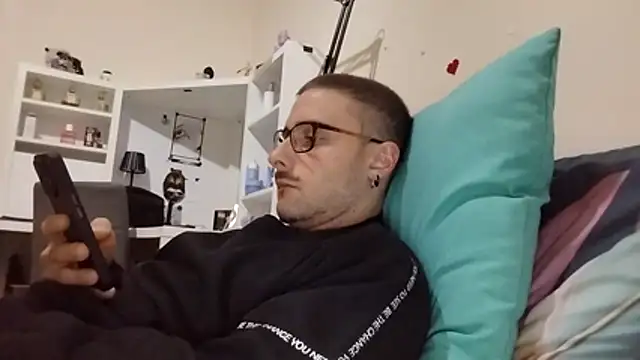 Snapshot of ilovechub112 chatting on October 23, 5:05 pm ilovechub112 online show from October 23, 5:05 pm