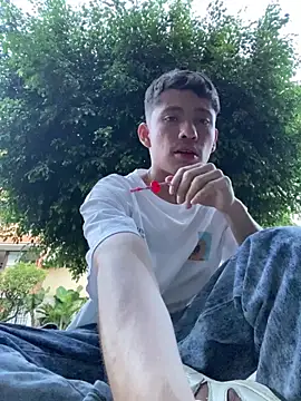 Snapshot of elfernh chatting on October 7, 10:47 pm elfernh online show from October 7, 10:47 pm