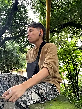 Snapshot of elfernh chatting on October 12, 8:25 pm elfernh online show from October 12, 8:25 pm