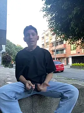 Snapshot of elfernh chatting on October 13, 10:38 pm elfernh online show from October 13, 10:38 pm