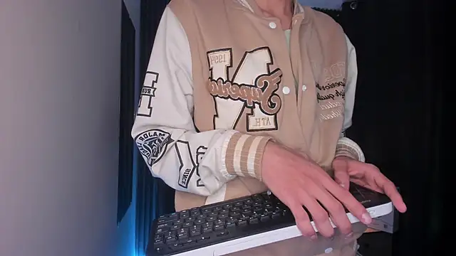 Room 69x online show from January 10, 4:06 am