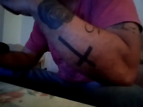 Snapshot of Feistysausage chatting on October 24, 11:17 pm Feistysausage online show from October 24, 11:17 pm