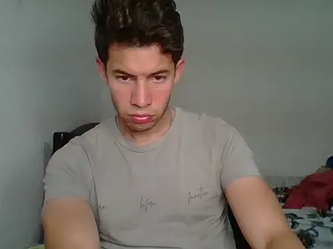 Maxtaylor18 online show from March 26, 4:05 am