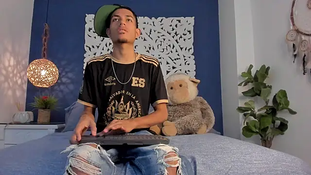 Snapshot of Adonis_WB chatting on September 17, 9:05 pm Adonis WB online show from September 17, 9:05 pm