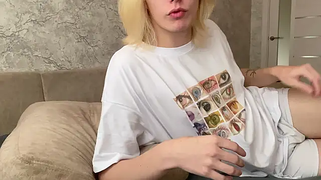 Snapshot of evelina228 chatting on October 1, 7:12 am evelina228 online show from October 1, 7:12 am