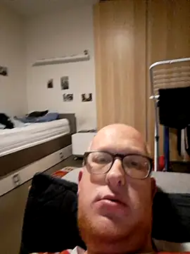 Snapshot of geilerd122 chatting on October 31, 8:23 pm geilerd122 online show from October 31, 8:23 pm