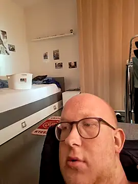 Snapshot of geilerd122 chatting on October 18, 1:05 pm geilerd122 online show from October 18, 1:05 pm