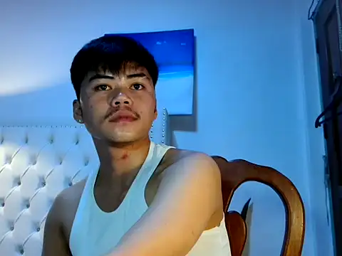 hot emman online show from March 29, 2:39 pm