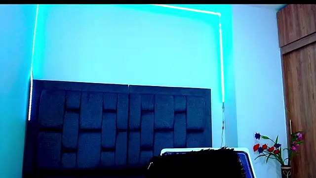 dirty model online show from September 28, 8:01 am