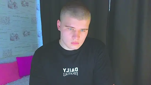 Snapshot of kittenmurr chatting on October 4, 12:59 am kittenmurr online show from October 4, 12:59 am