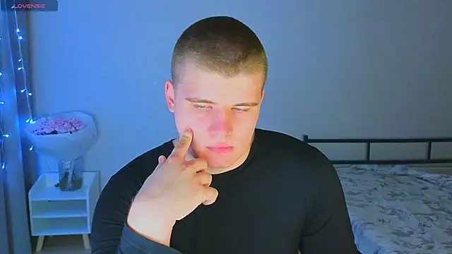 kittenmurr online show from November 3, 10:33 pm