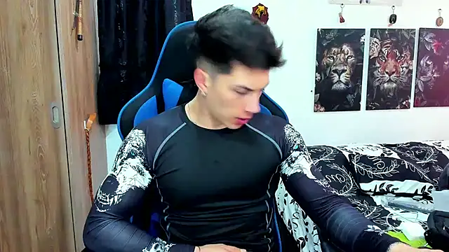 javiersexymann online show from December 10, 7:54 pm