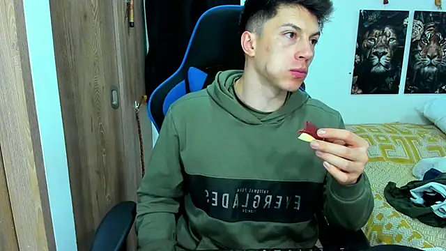 javiersexymann online show from December 29, 3:22 am