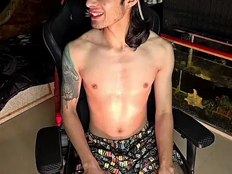 GoldyDong online show from December 19, 9:45 pm