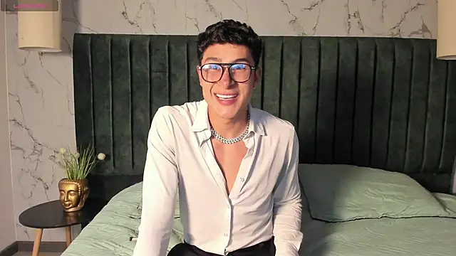 AustinJones  online show from October 30, 9:05 pm