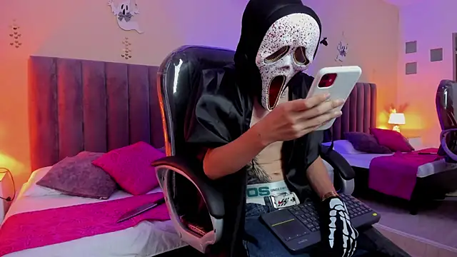 Nascary Fox online show from October 31, 8:45 pm