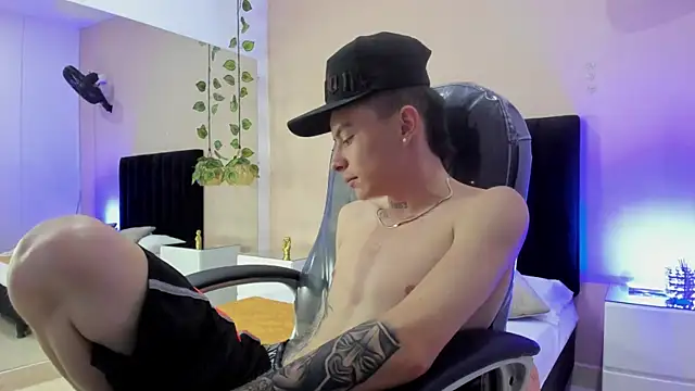 Nascary Fox online show from November 13, 8:02 pm