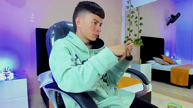 Nascary Fox online show from November 27, 8:01 pm