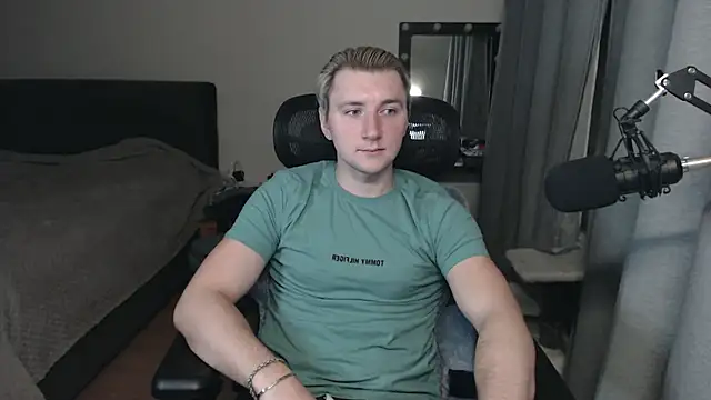 Snapshot of Elvin_Vaenight chatting on October 22, 1:42 am Elvin Vaenight online show from October 22, 1:42 am