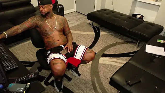 SLANGONDEMHOES online show from April 2, 5:21 pm