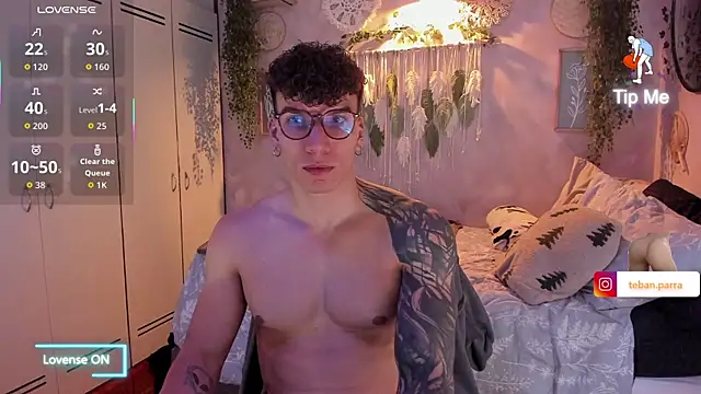 estebandi do online show from December 3, 11:05 am