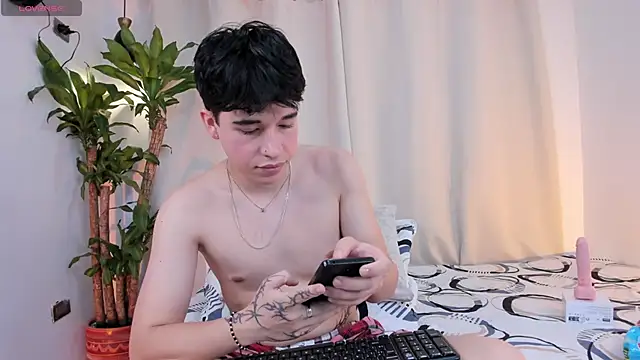 mrhot night online show from April 19, 11:07 pm