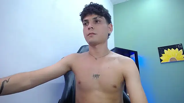 dilan hott  online show from December 5, 9:00 pm