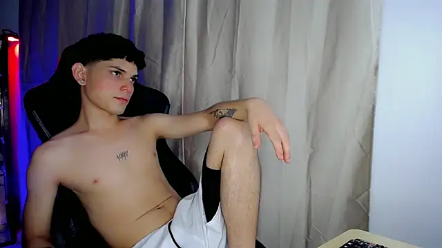 Snapshot of dilan_hott_ chatting on October 22, 9:40 pm dilan hott online show from October 22, 9:40 pm