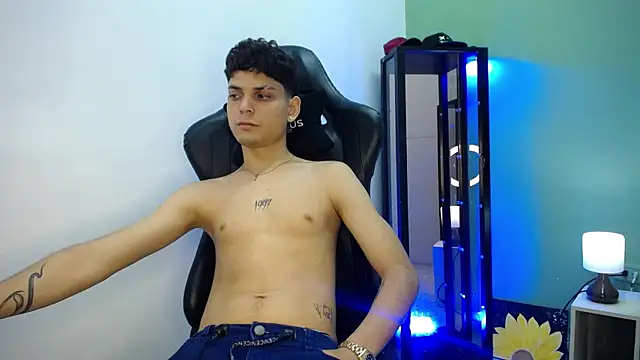 dilan hott  online show from December 21, 9:23 pm