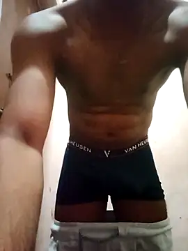 hornyboywithabs online show from May 3, 11:46 am